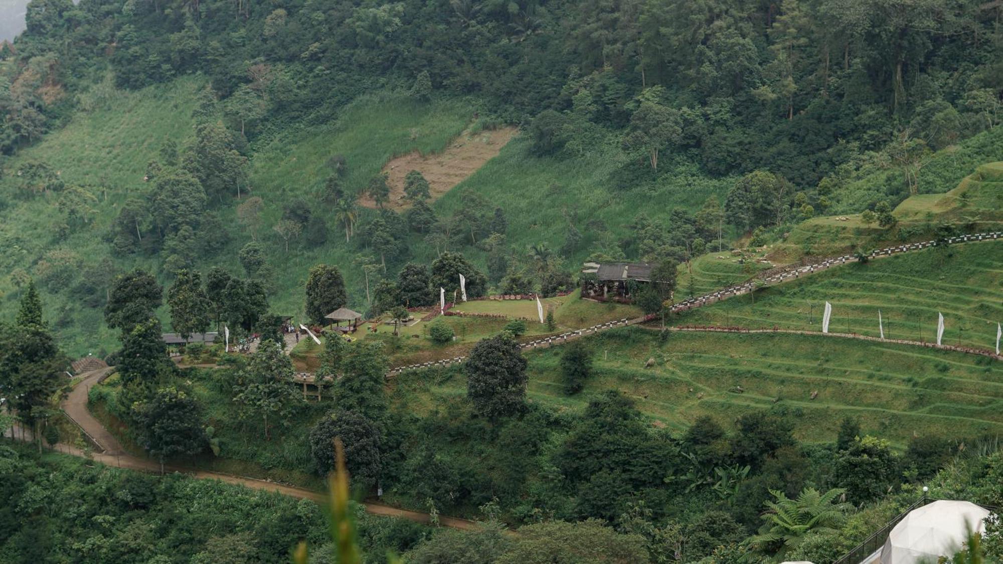 Damar Langit Resort Cisarua Esterno foto